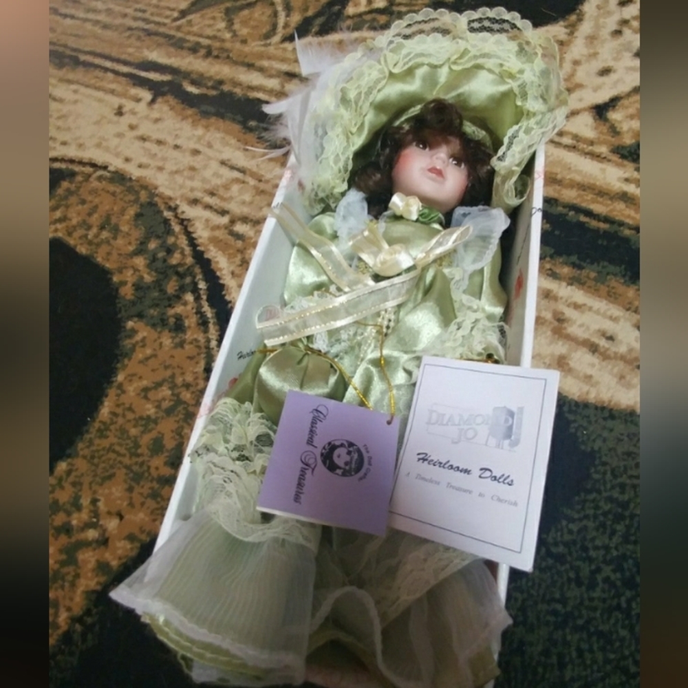 Porcelain doll - Picture 5 of 5